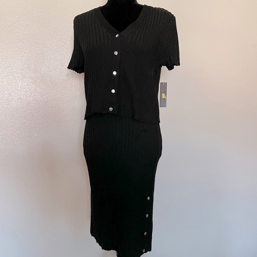 NO BOUNDARIES Ribbed knit bottomed skirt and top set